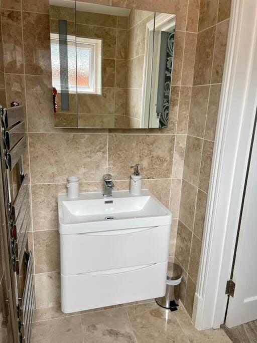 בורנמות' Modern 2 Bed Flat W Parking, Dog Friendly, Central מראה חיצוני תמונה
