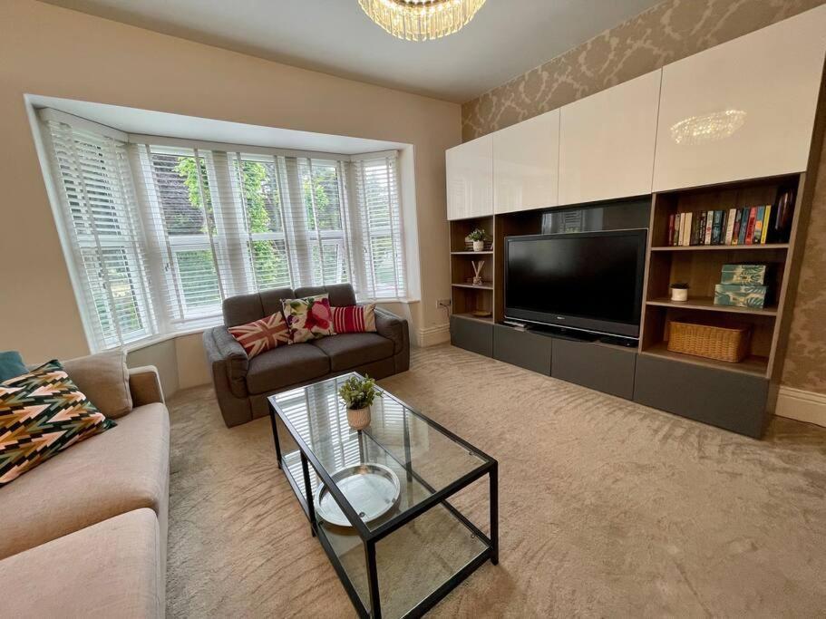 בורנמות' Modern 2 Bed Flat W Parking, Dog Friendly, Central מראה חיצוני תמונה